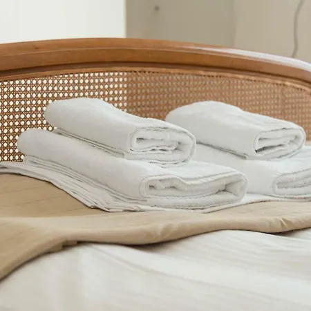 Comfortable 2 Bdrm Apartment, Fully Equipped