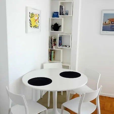 Apartment Comfortable 2 Bdrm Apartment, Fully Equipped