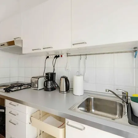 Comfortable 2 Bdrm Apartment, Fully Equipped Apartment